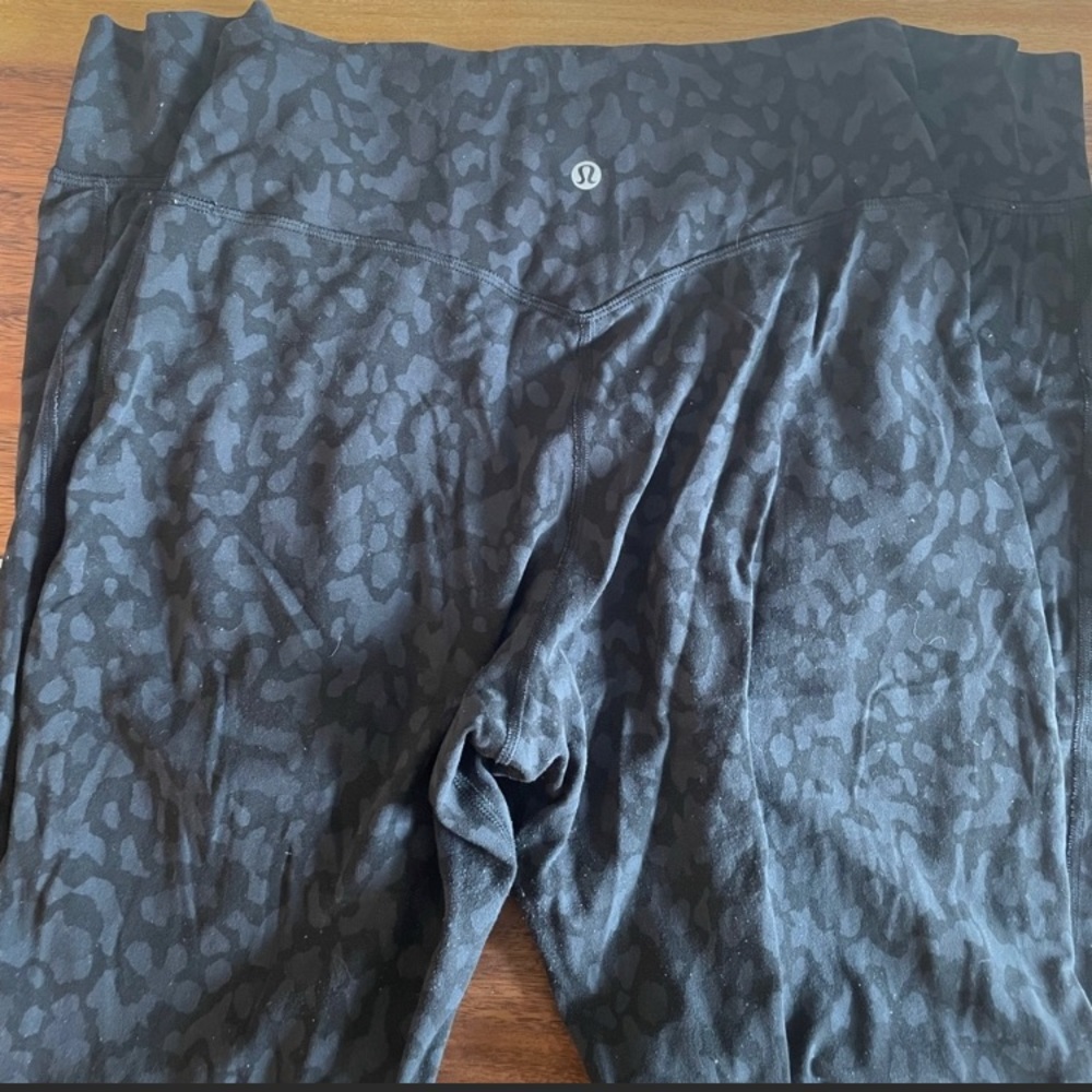 Lululemon size 6 jogger 28inseam